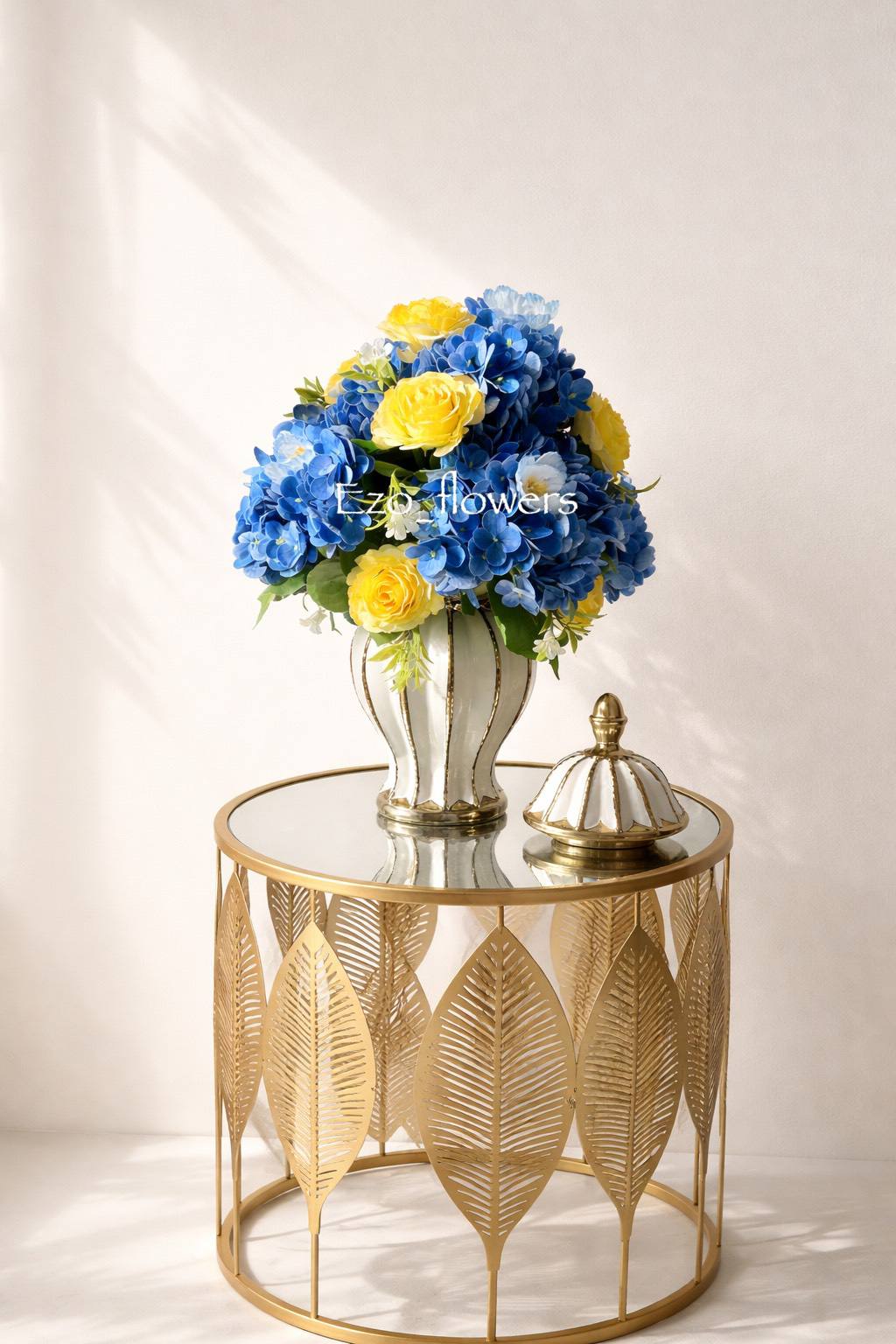 Premium gullar — ko'k va sariq gidrangiyalar